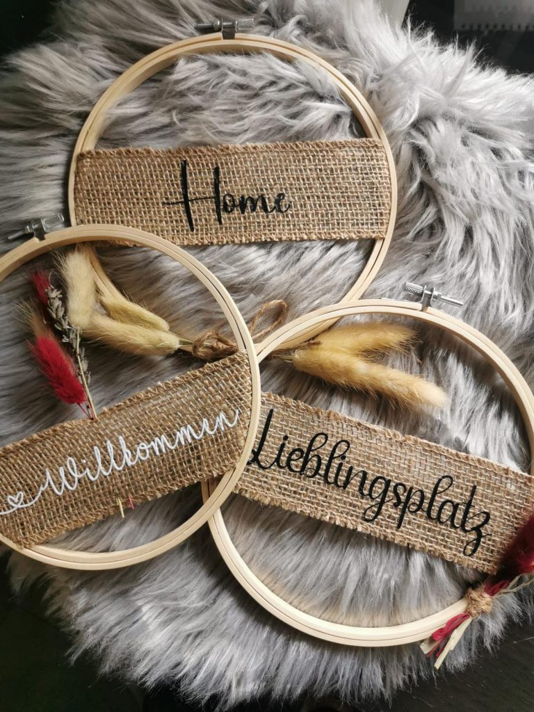 Stickringe mit Jute und Schriftzügen wie Home und Lieblingsplatz